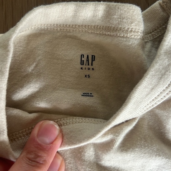 Gap tank top - Picture 2 of 2